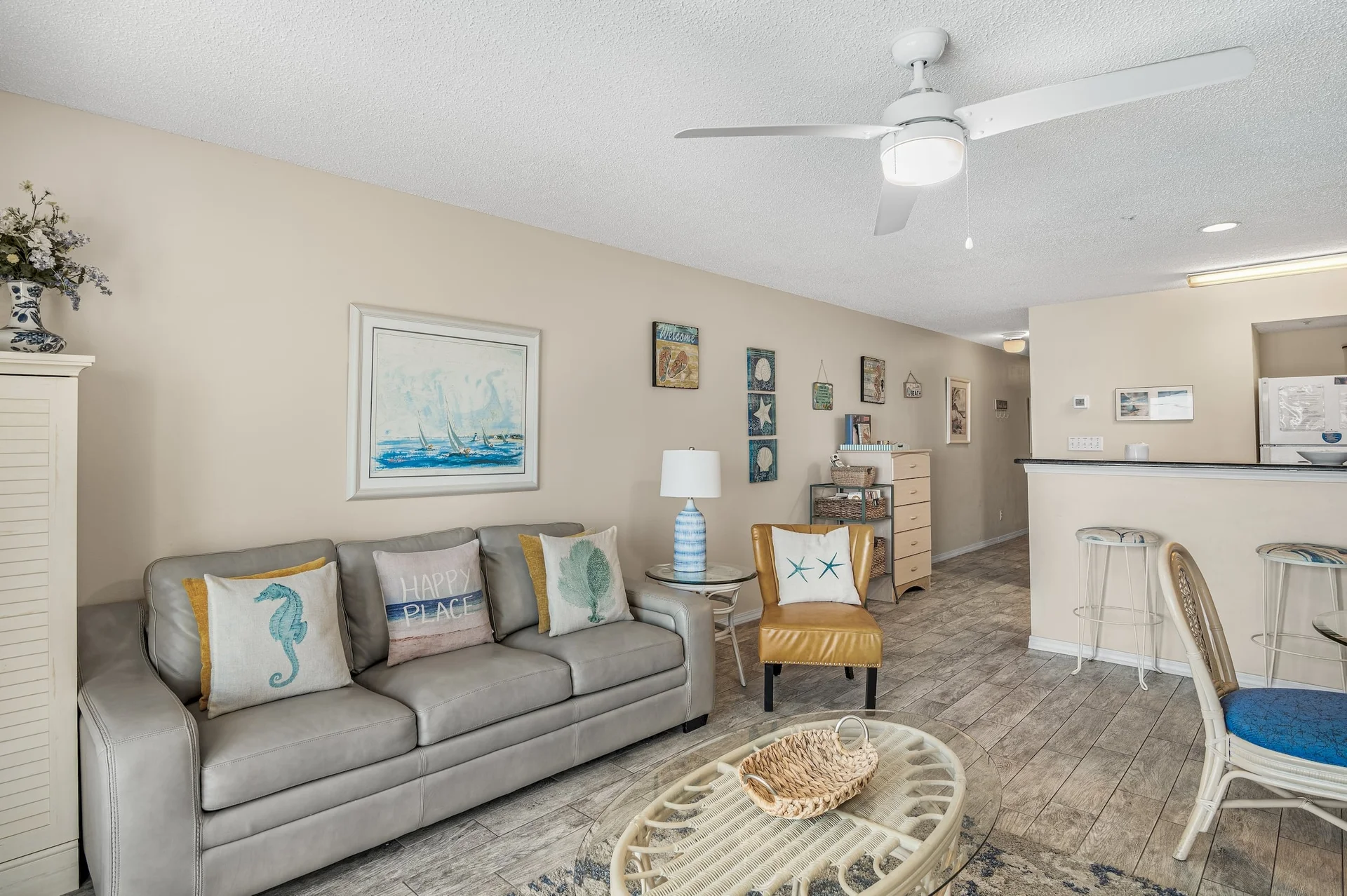 1BR, 2BA • Sleeps 6 • Gulf Front • Beach Service Included - Photo 4