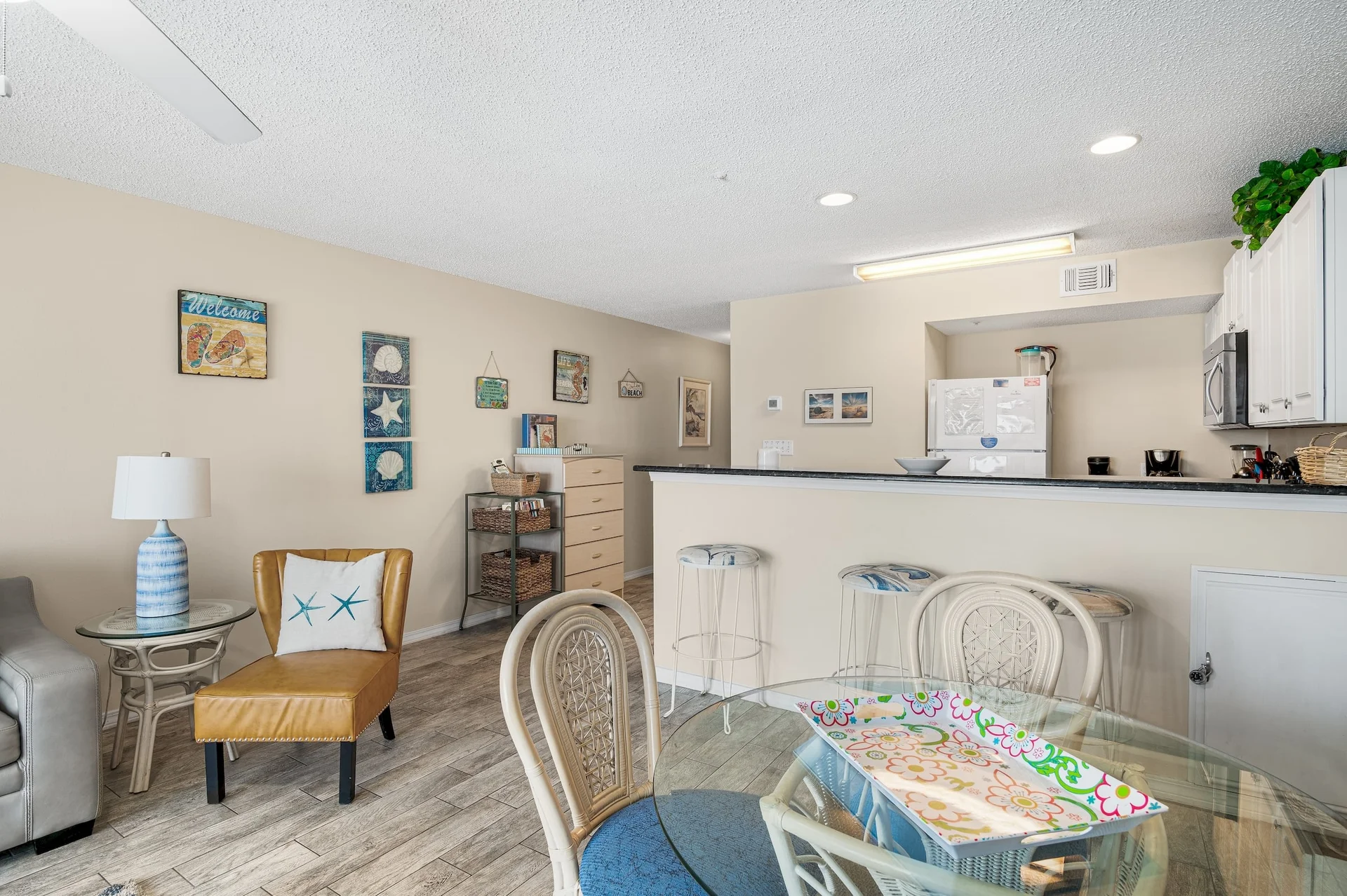 1BR, 2BA • Sleeps 6 • Gulf Front • Beach Service Included - Photo 6