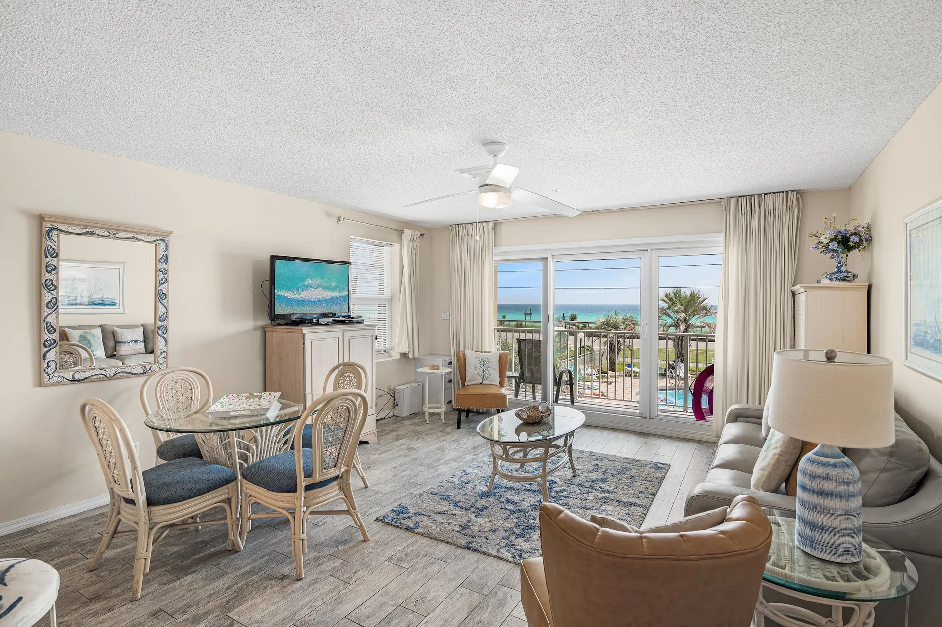 1BR, 2BA • Sleeps 6 • Gulf Front • Beach Service Included - Photo 7
