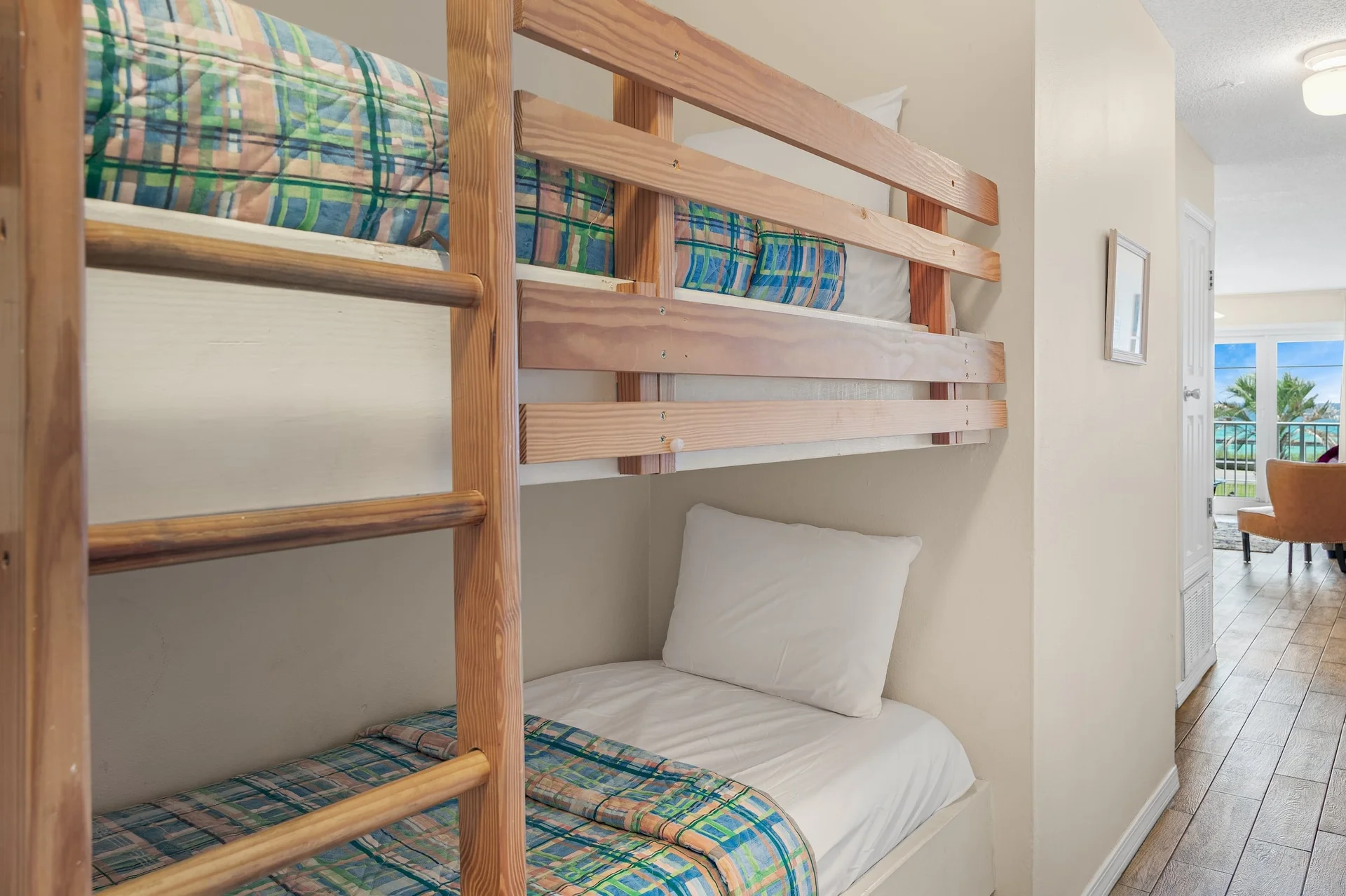 1BR, 2BA • Sleeps 6 • Gulf Front • Beach Service Included - Photo 8