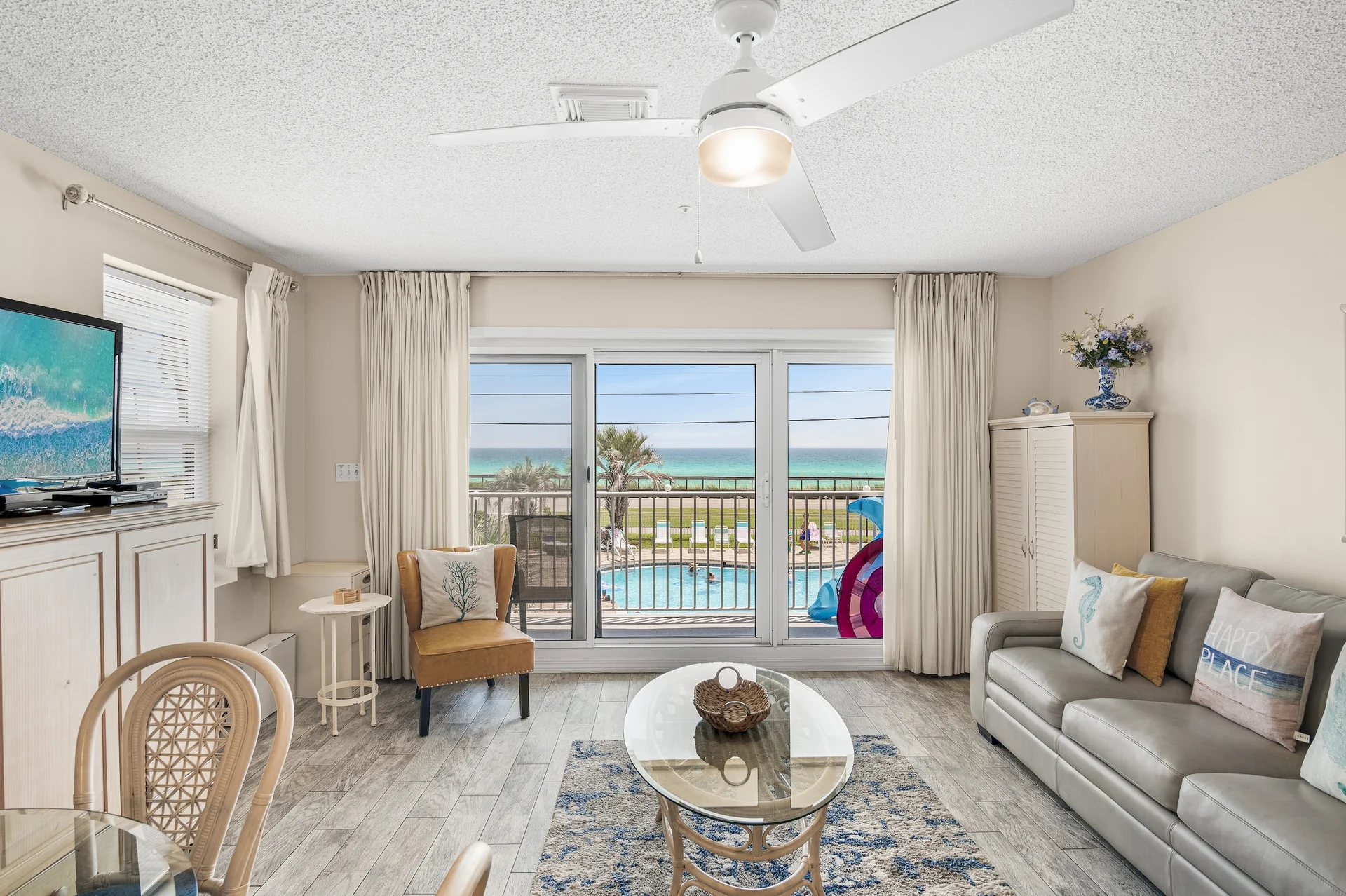 1BR, 2BA • Sleeps 6 • Gulf Front • Beach Service Included - Photo 9