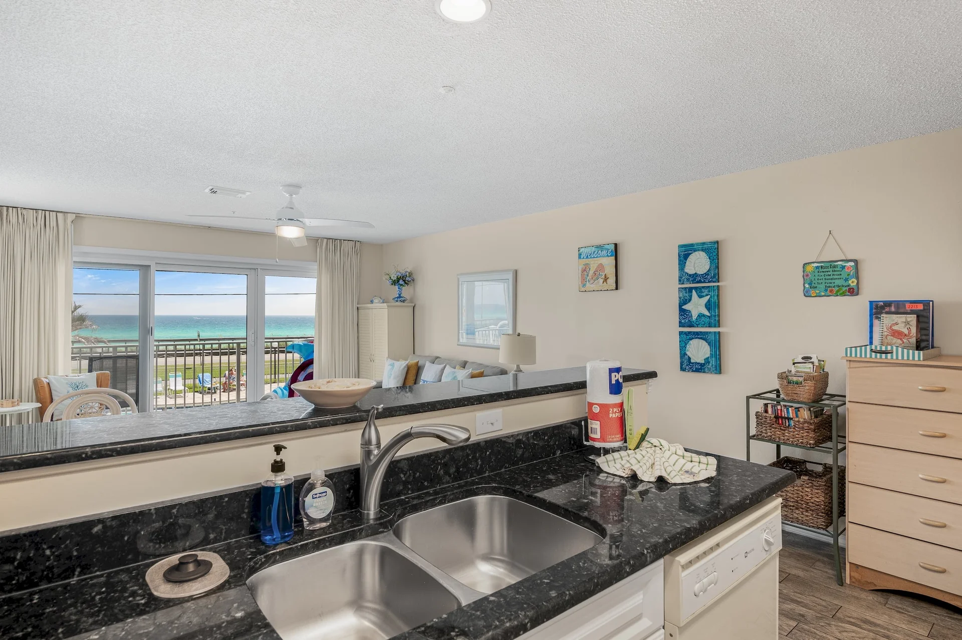 1BR, 2BA • Sleeps 6 • Gulf Front • Beach Service Included - Photo 10