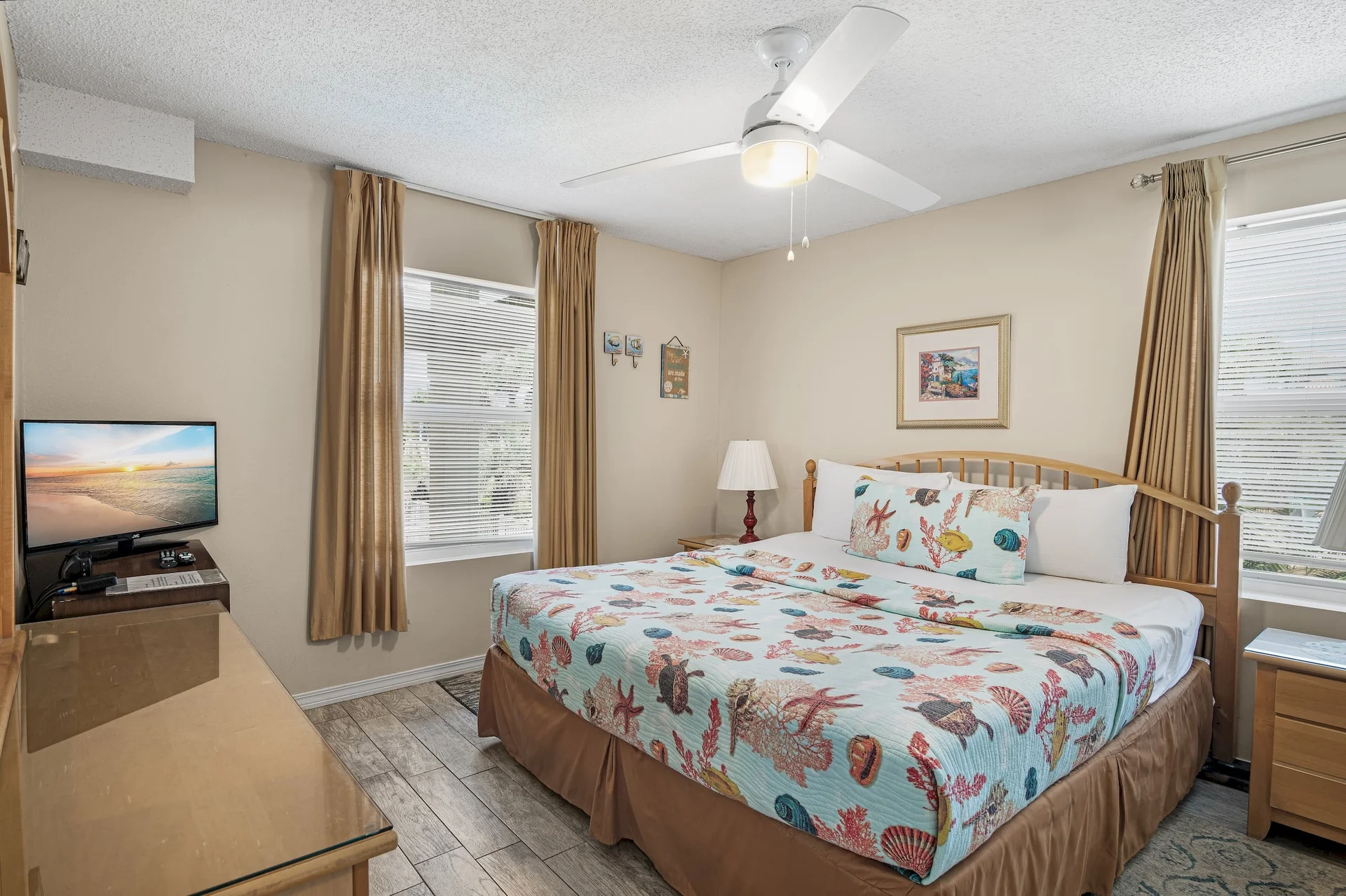 1BR, 2BA • Sleeps 6 • Gulf Front • Beach Service Included - Photo 12