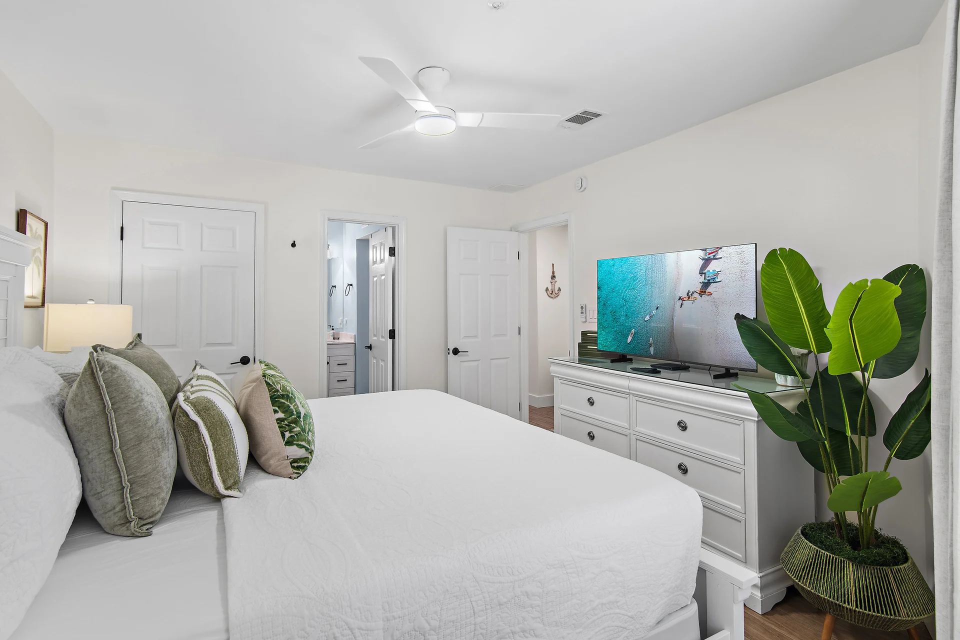 Gulf View 3BR, Sleeps 8, Beach Service Included - Photo 10