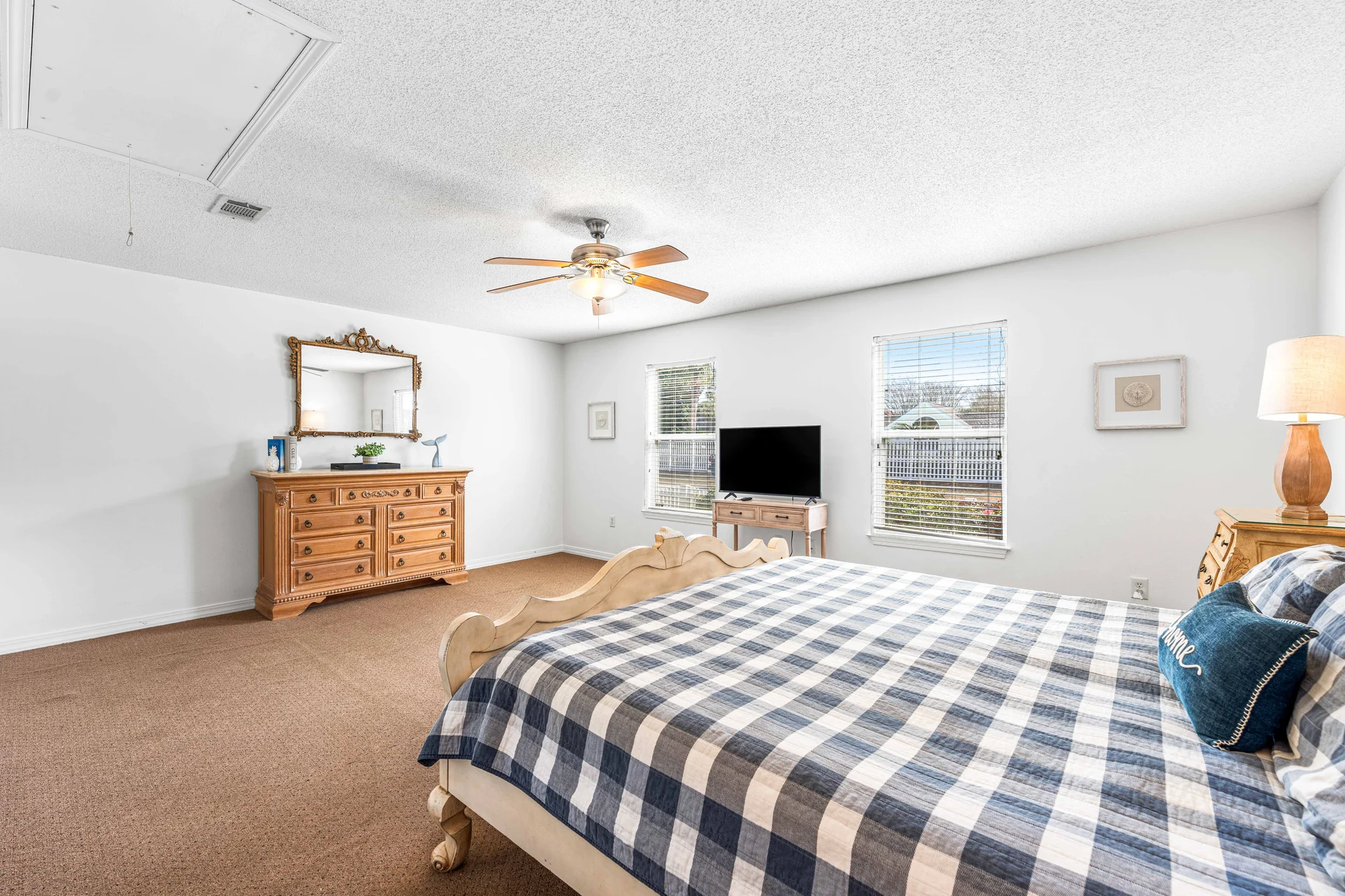 Charming Cottage in the Homes - Photo 7