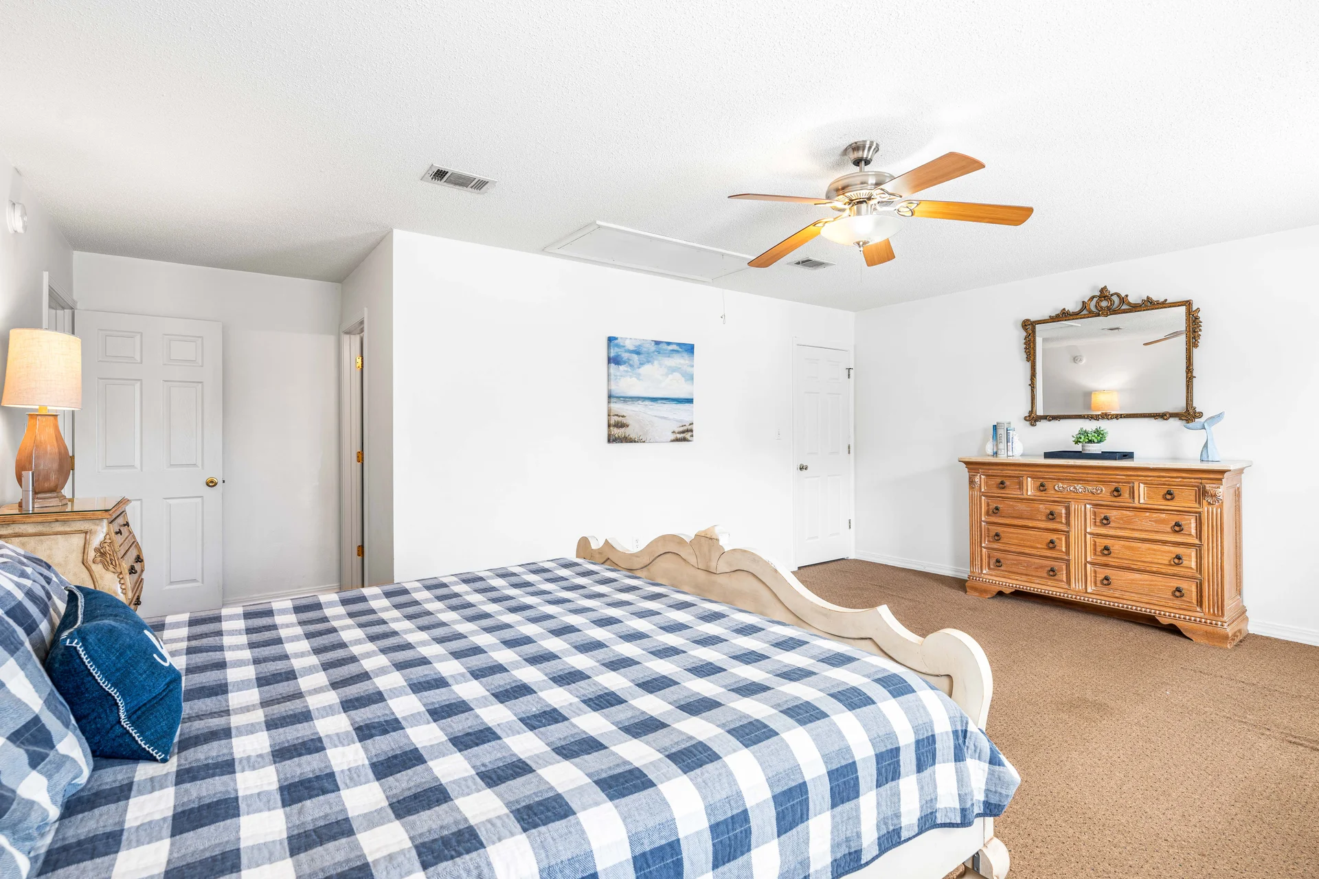 Charming Cottage in the Homes - Photo 9