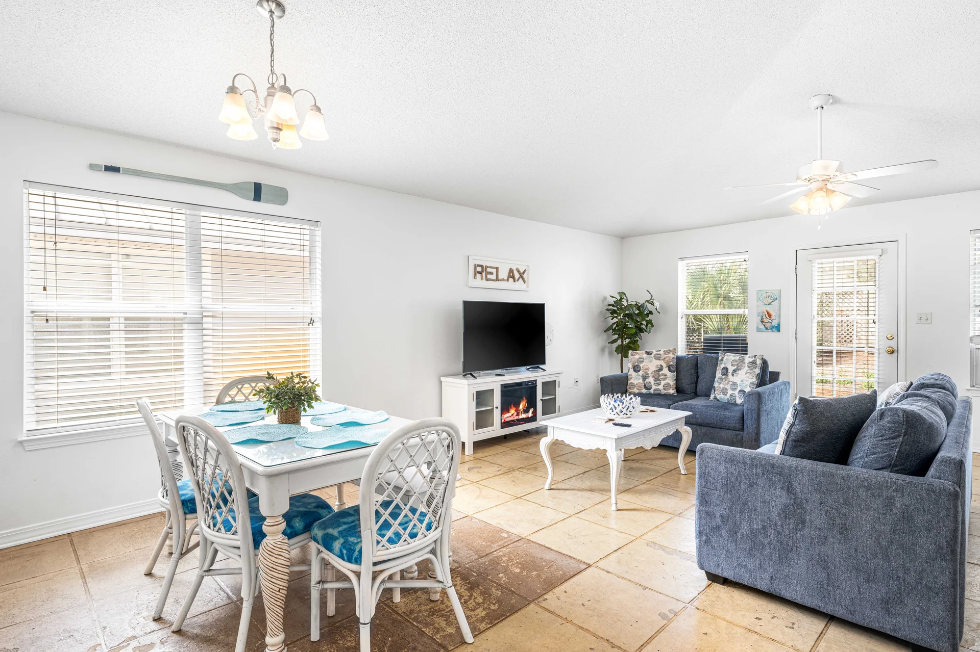 Charming Cottage in the Homes - Photo 11