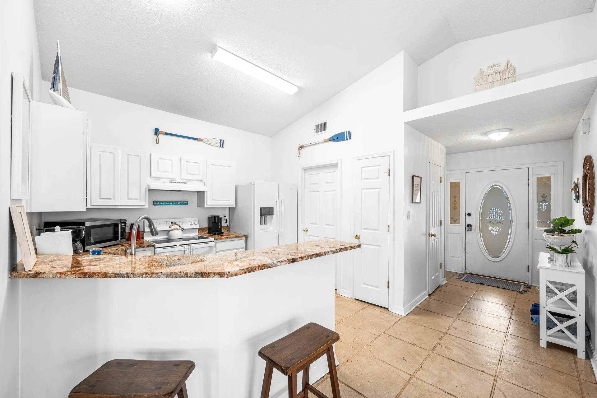 Charming Cottage in the Homes - Photo 15