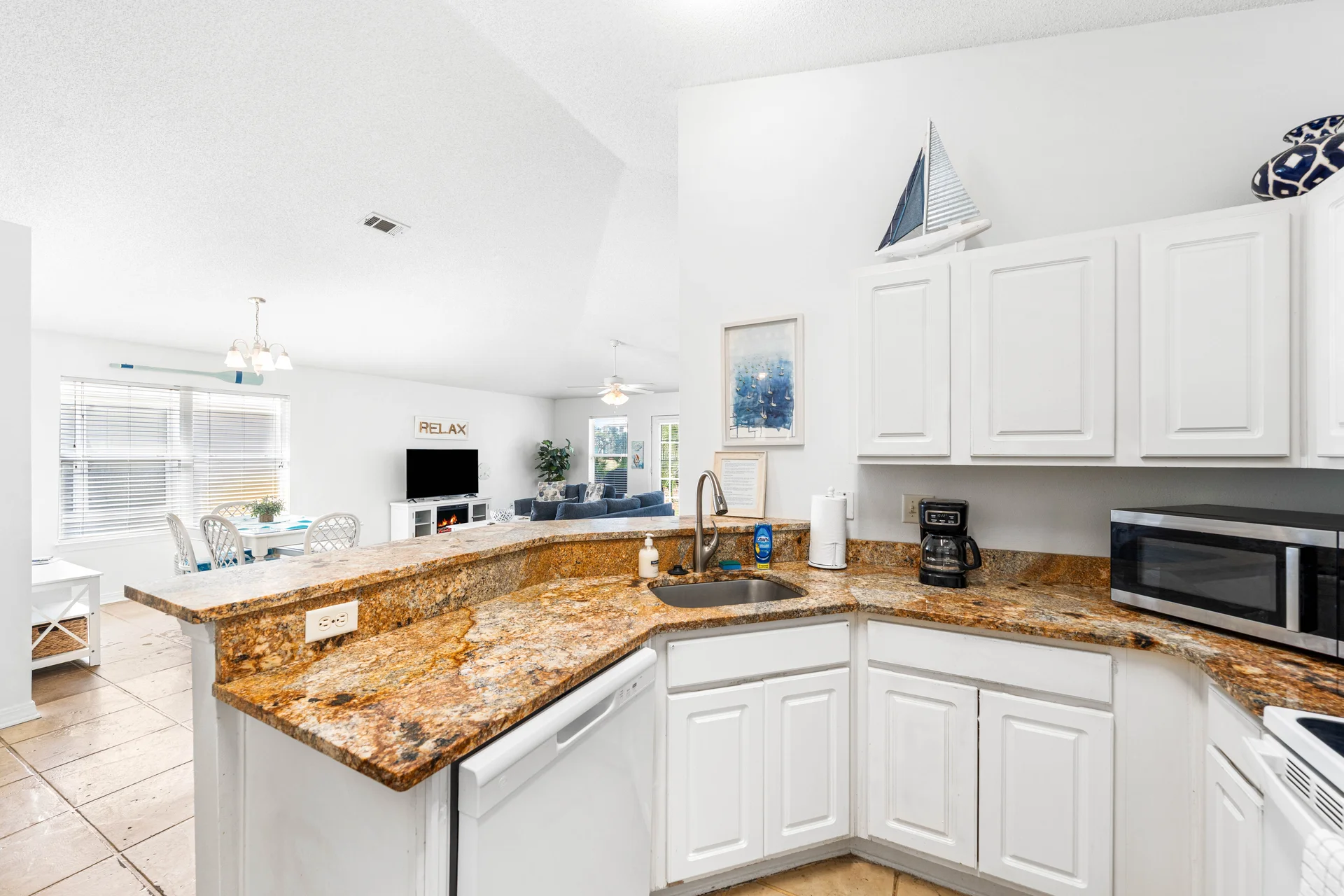 Charming Cottage in the Homes - Photo 19