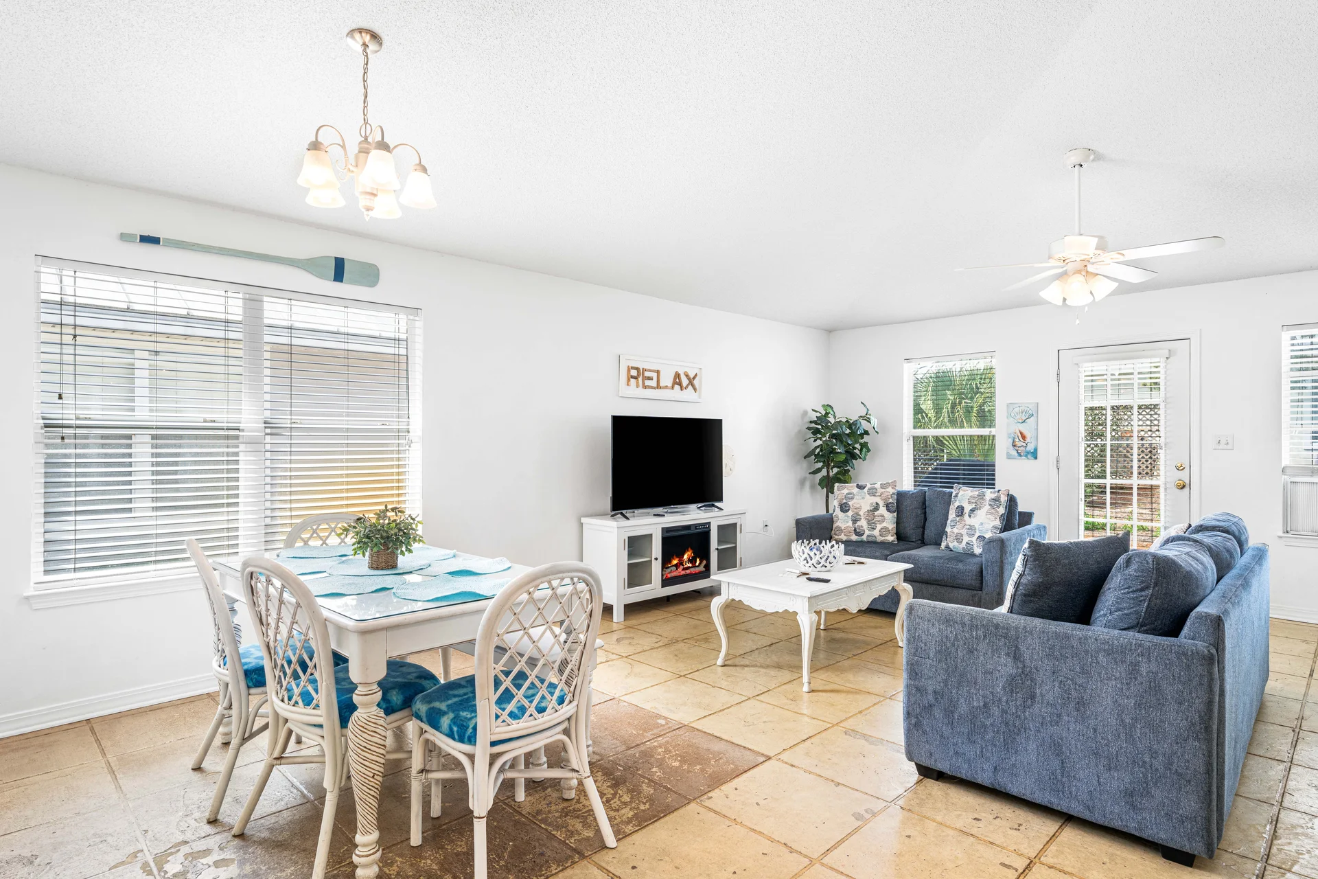 Charming Cottage in the Homes - Photo 20