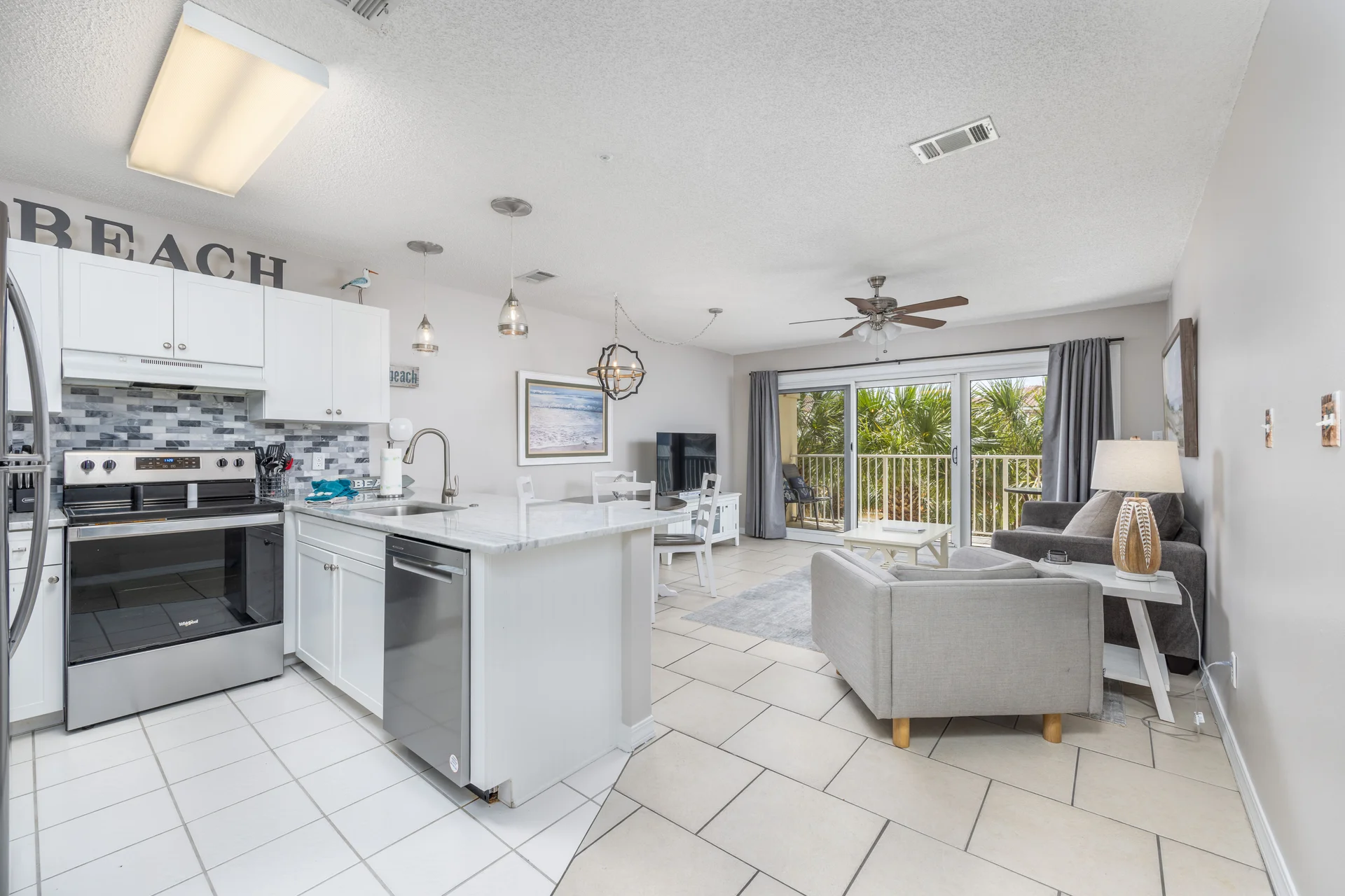 Pet Friendly! Beach Service Included! - Photo 3