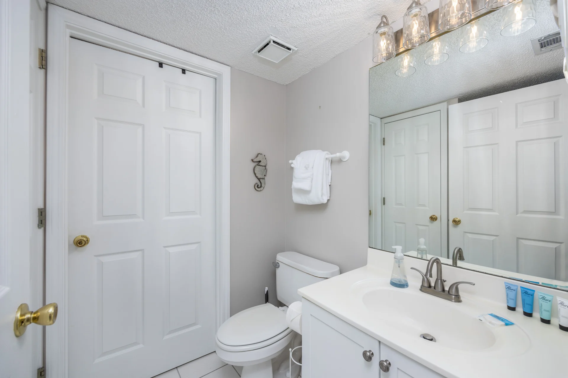 Pet Friendly! Beach Service Included! - Photo 9