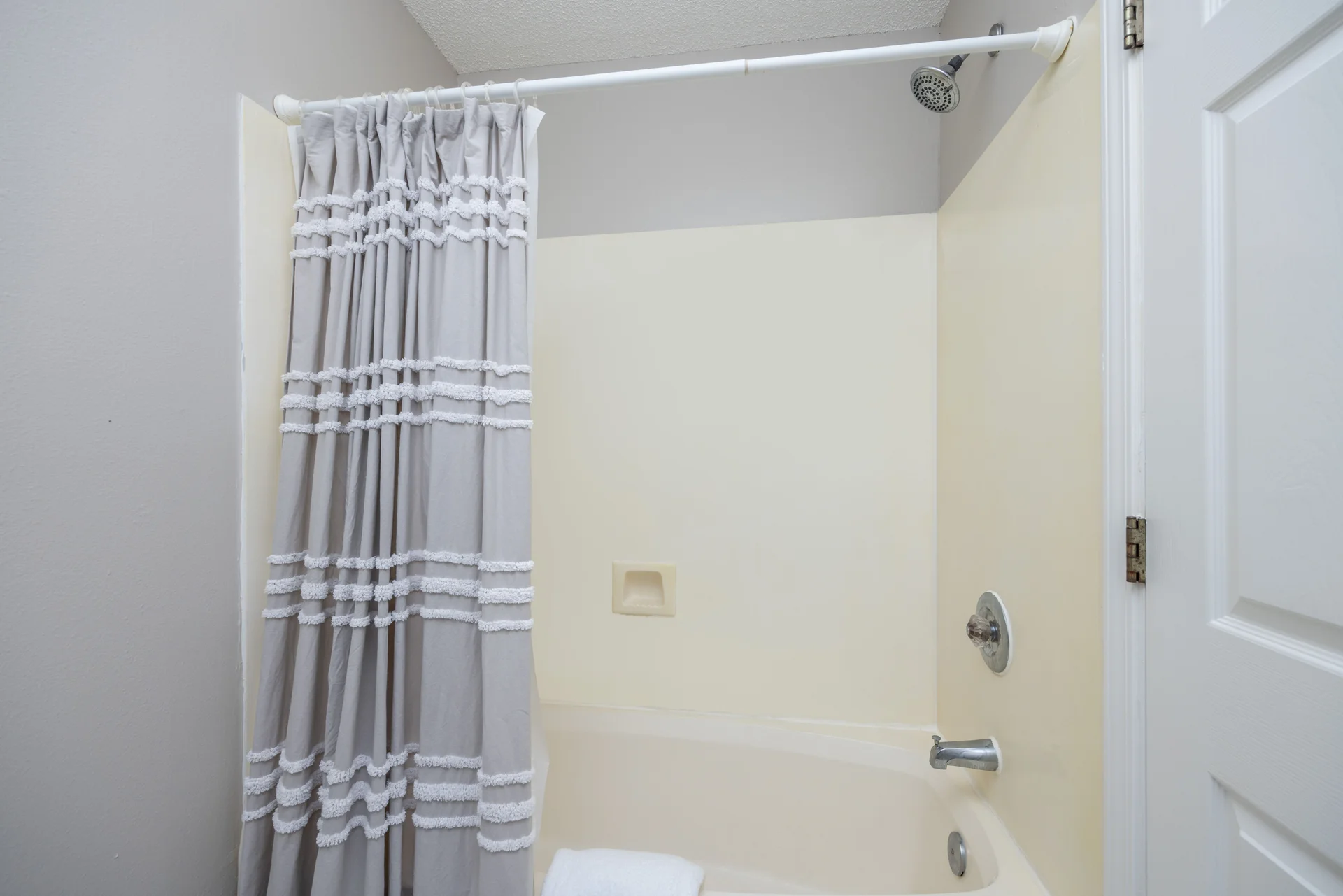 Pet Friendly! Beach Service Included! - Photo 11