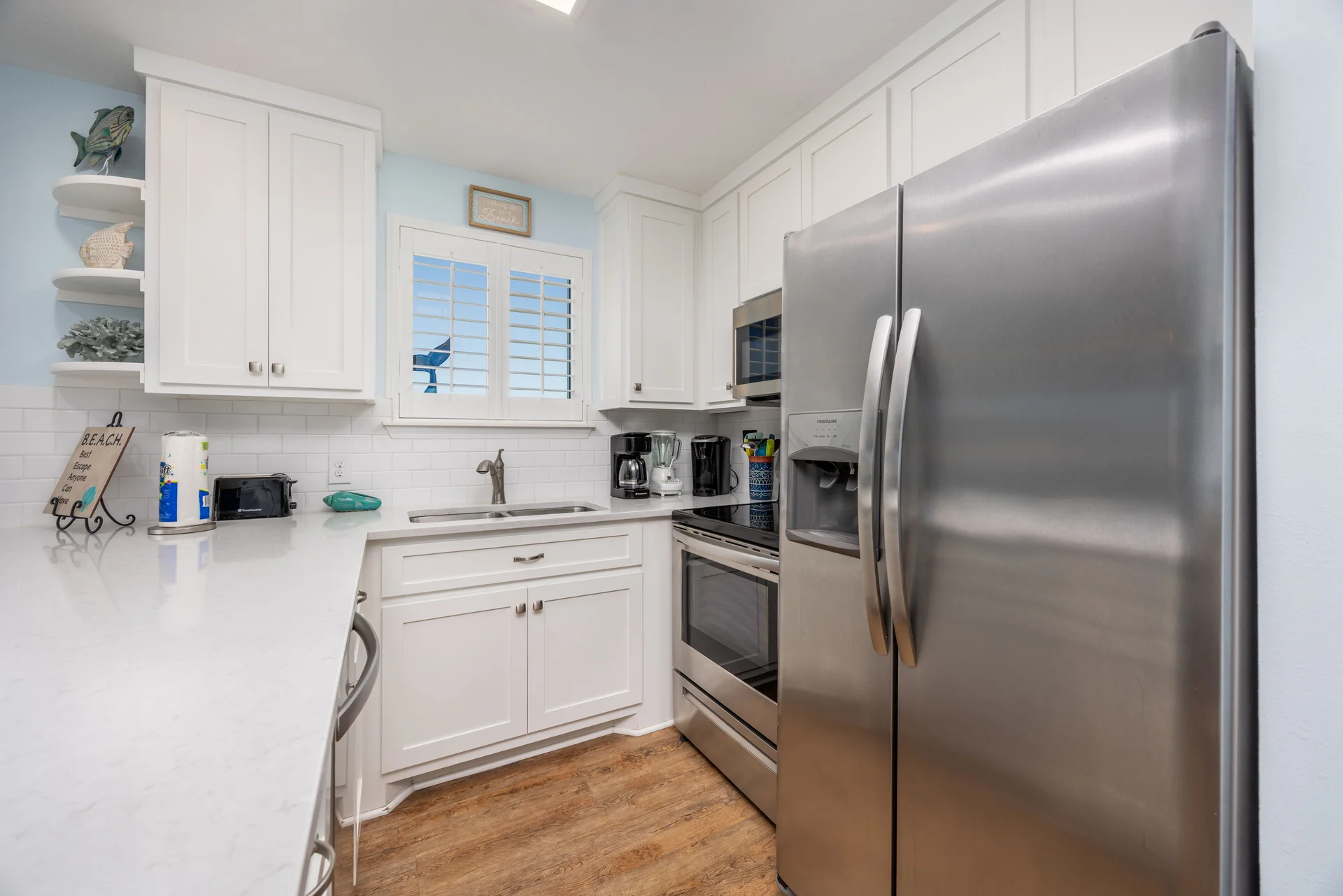 Four Beach Charis and Two Umbrellas! Private Beach Service! - Photo 3