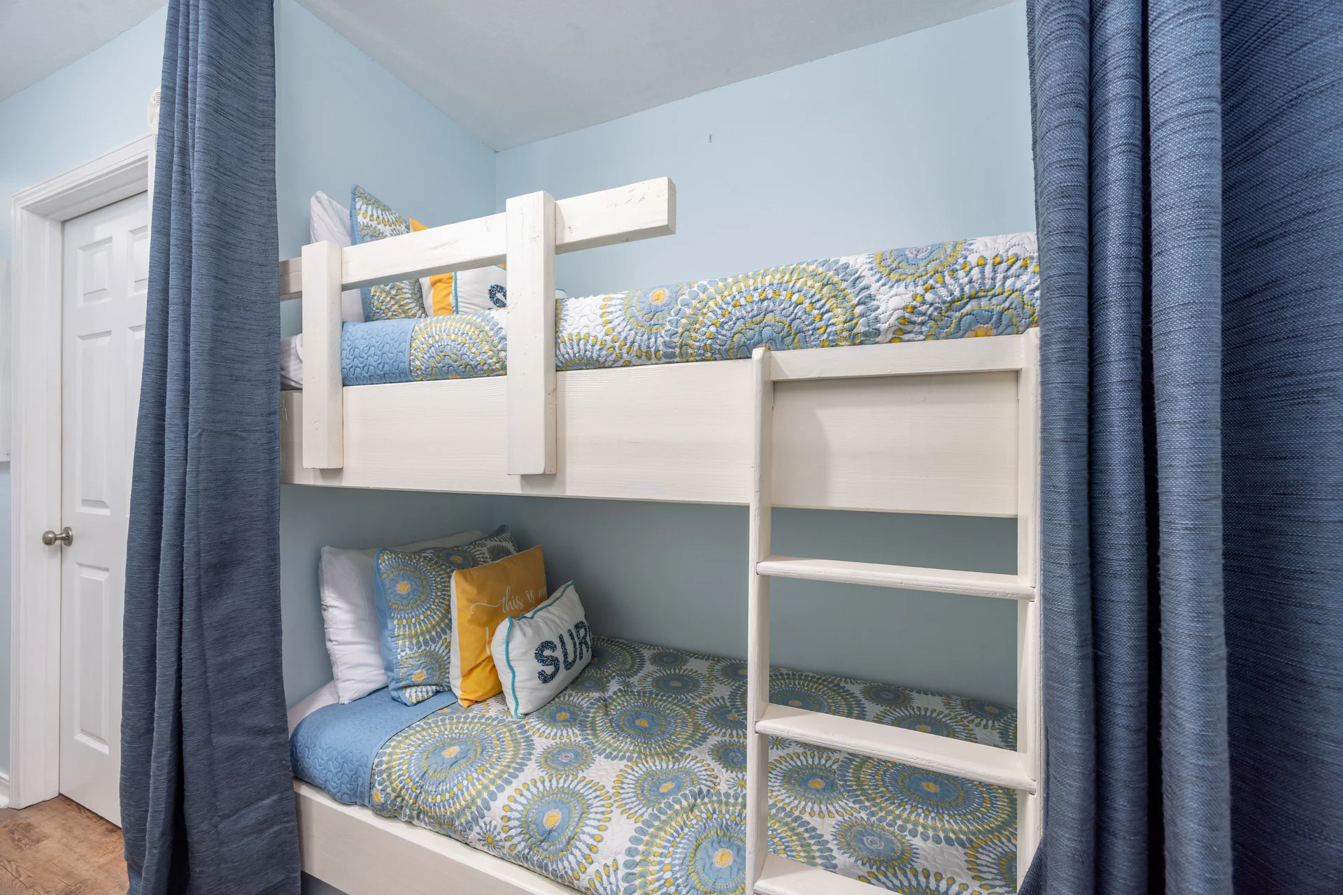 Four Beach Charis and Two Umbrellas! Private Beach Service! - Photo 6