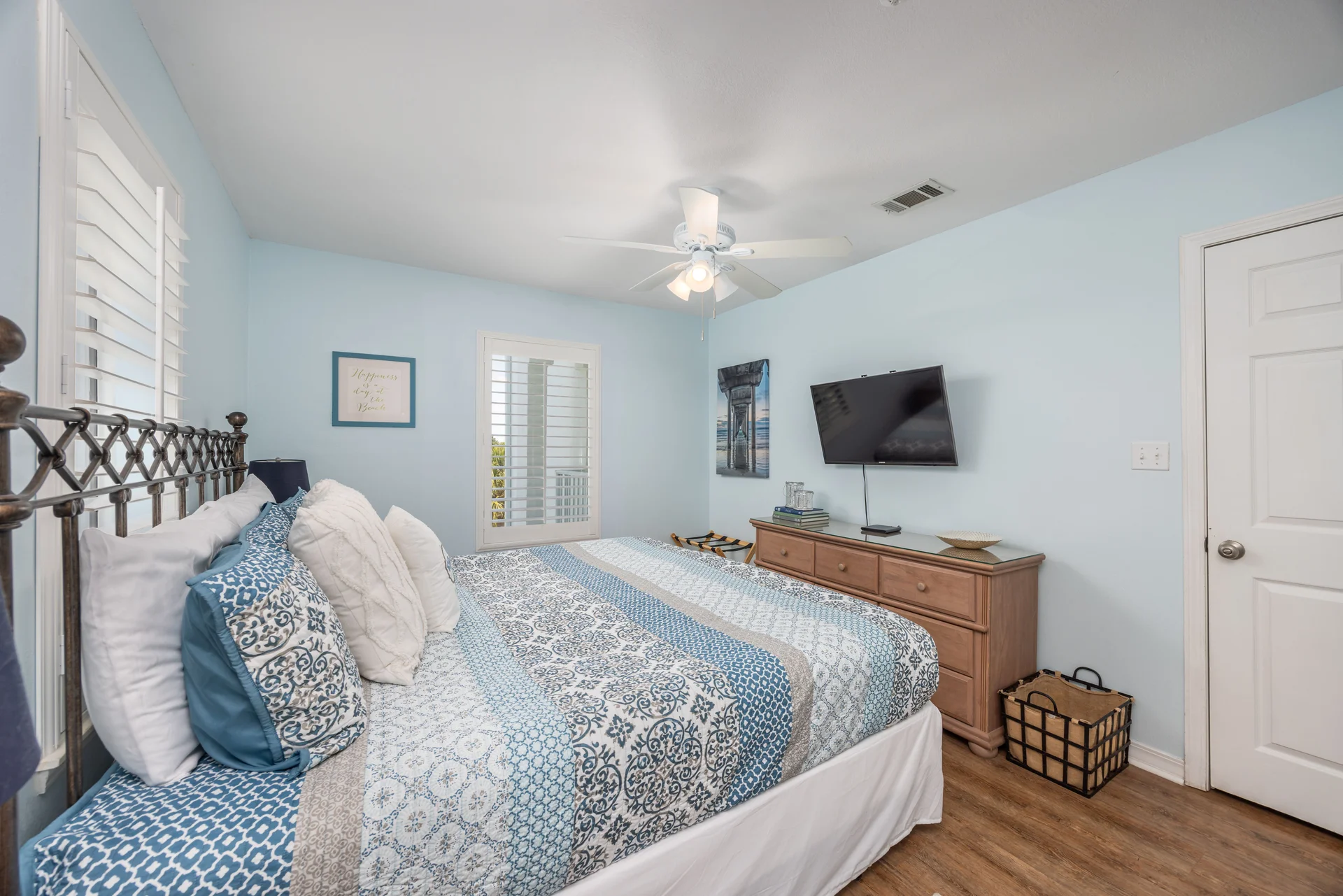 Four Beach Charis and Two Umbrellas! Private Beach Service! - Photo 12