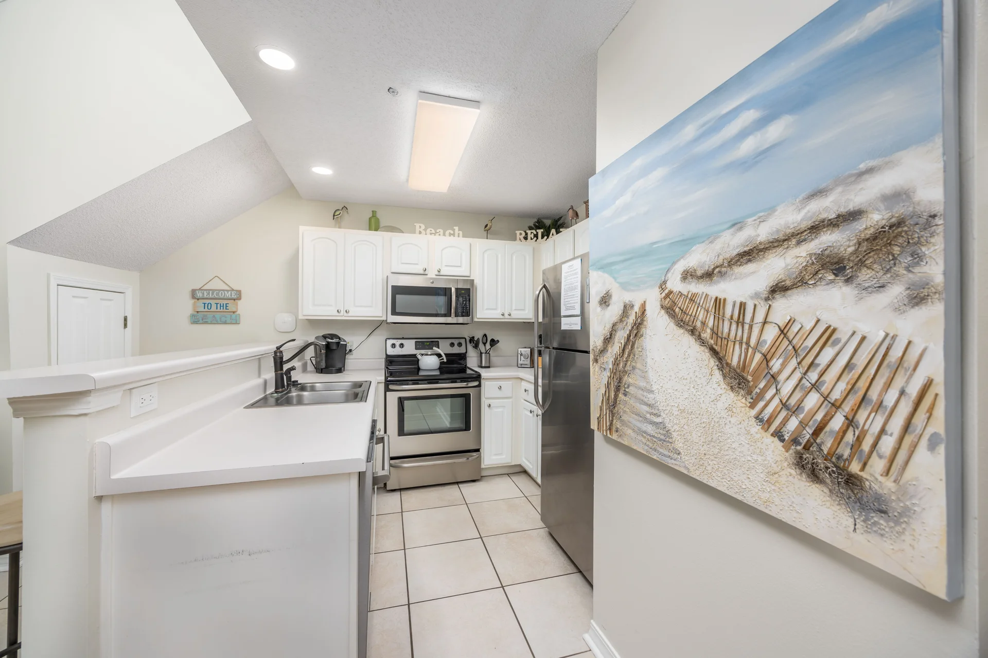 Beach Service Included! Private Beach! - Photo 4