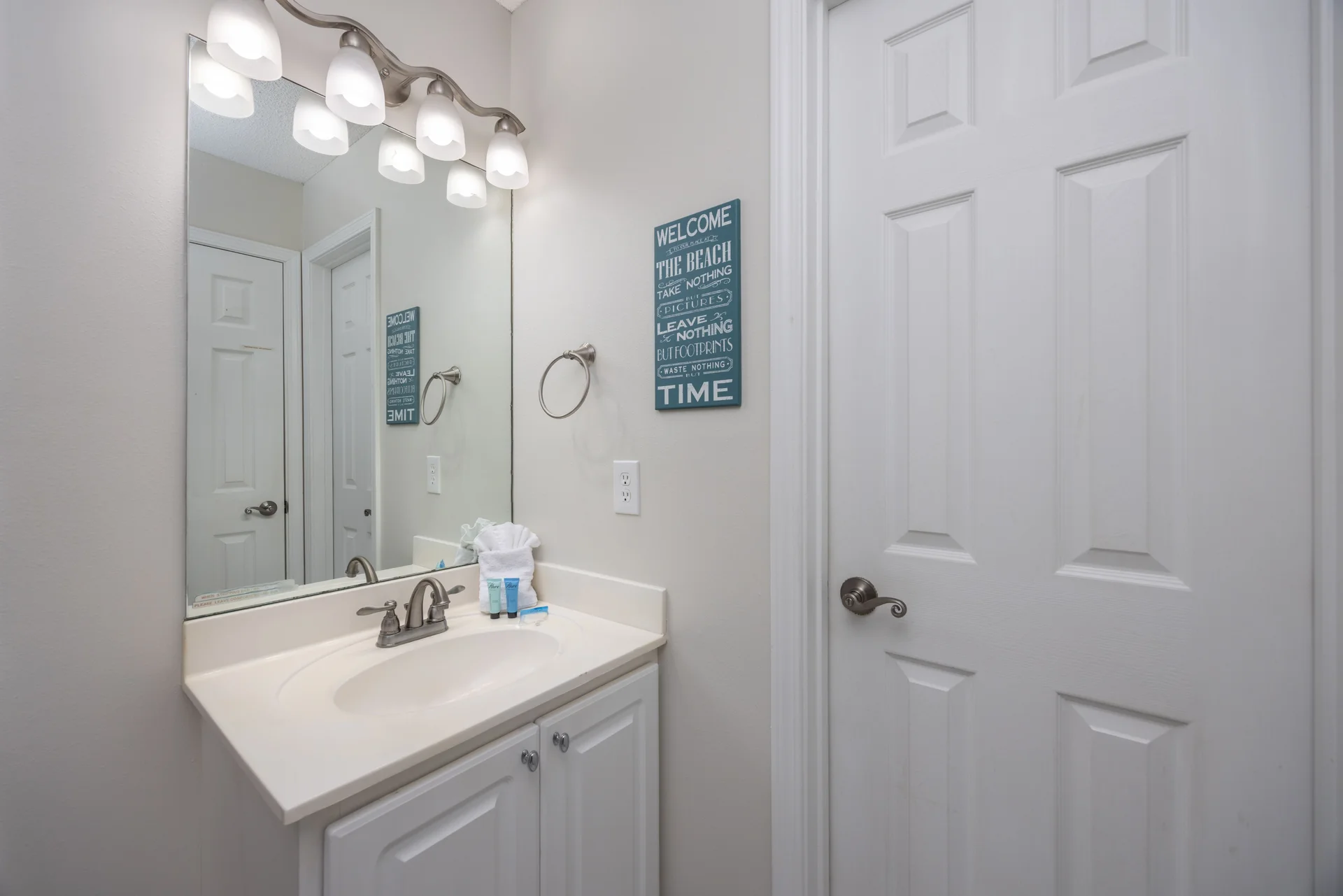 Beach Service Included! Private Beach! - Photo 10