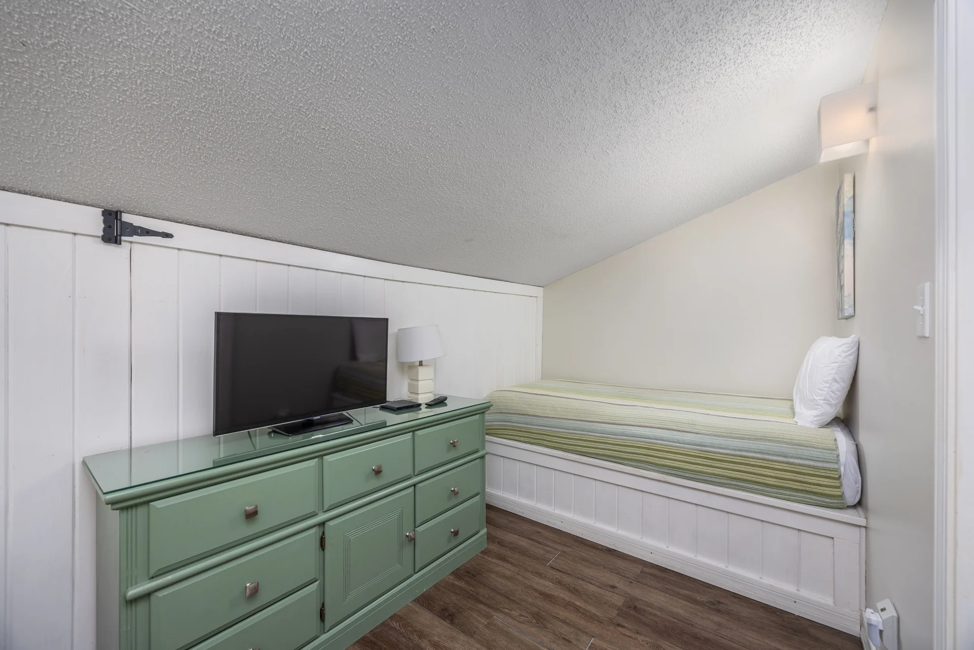 Beach Service Included! Private Beach! - Photo 12