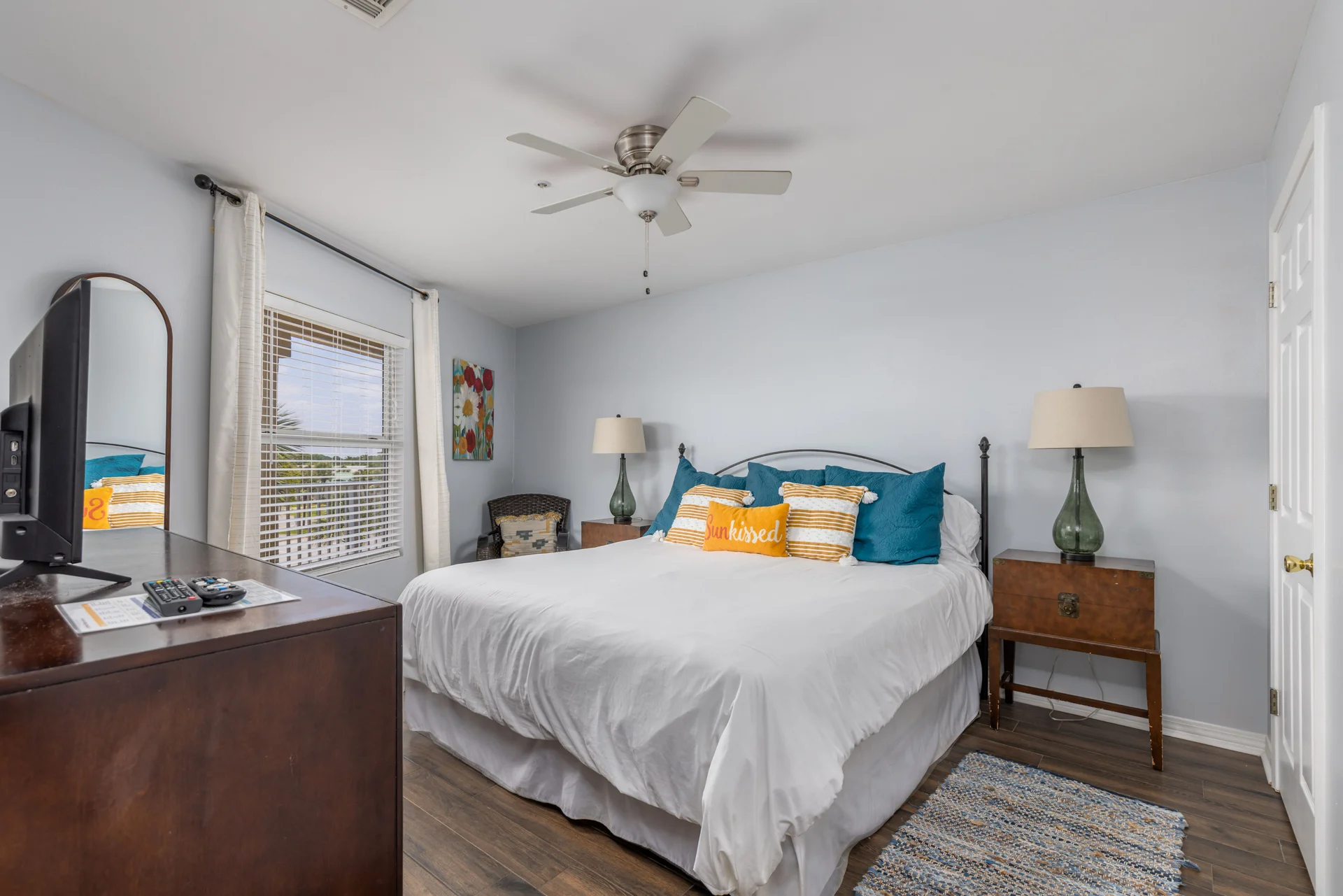 Four Beach Chairs and Two Umbrellas! Private Beach Access! - Photo 5