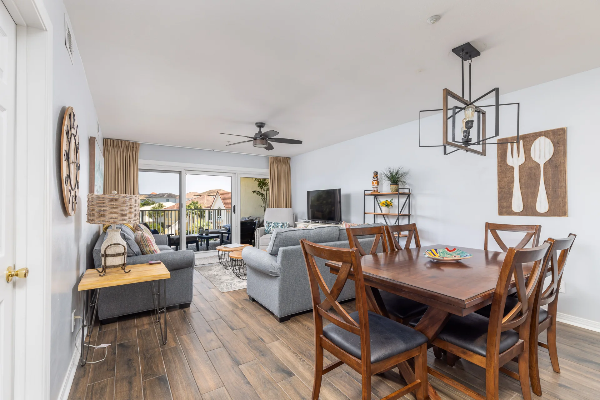 Four Beach Chairs and Two Umbrellas! Private Beach Access! - Photo 2