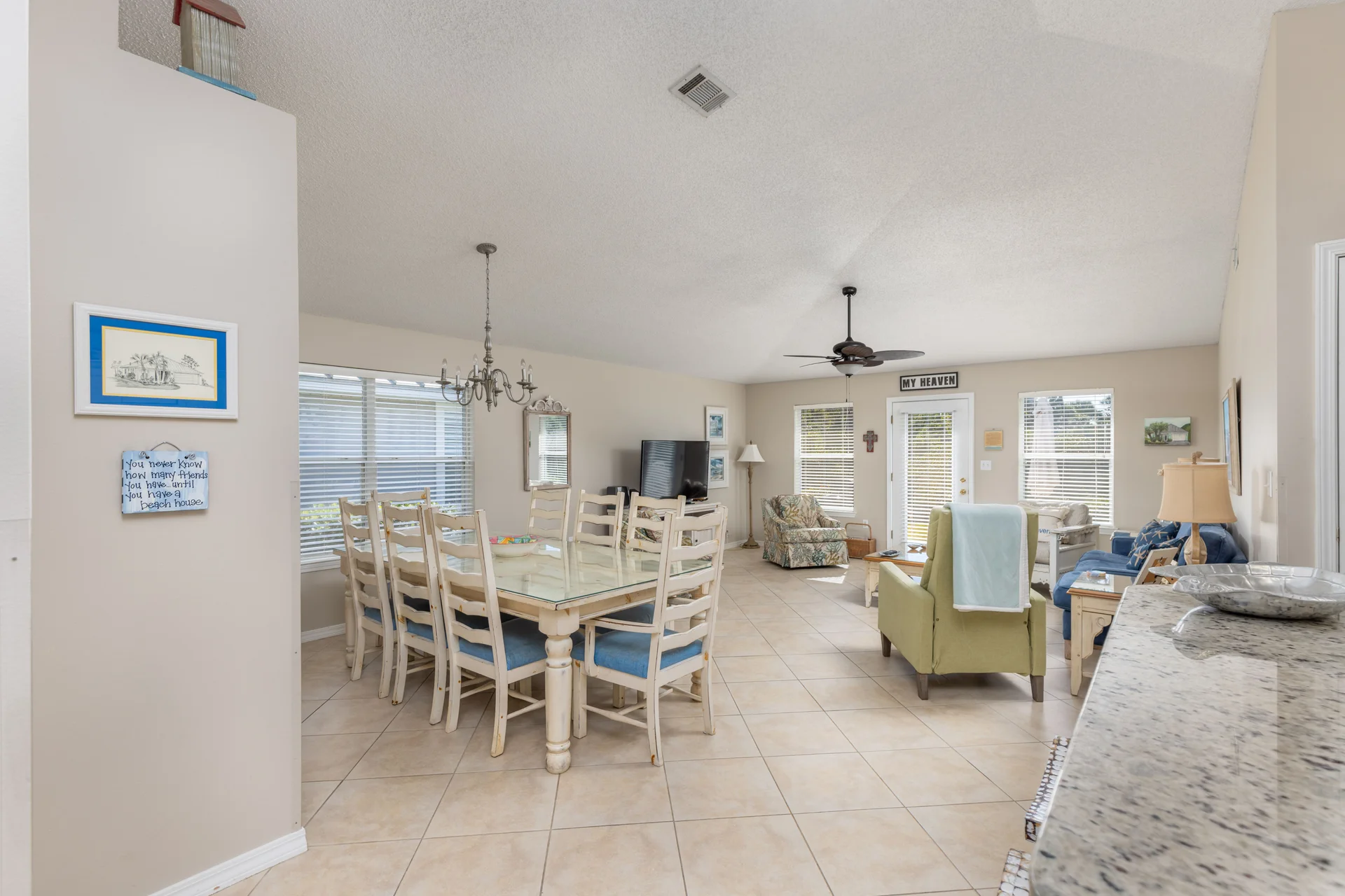 Large Private Beach! Pickleball! Pools! Hot Tub! Grills! Beach Service Included! - Photo 2