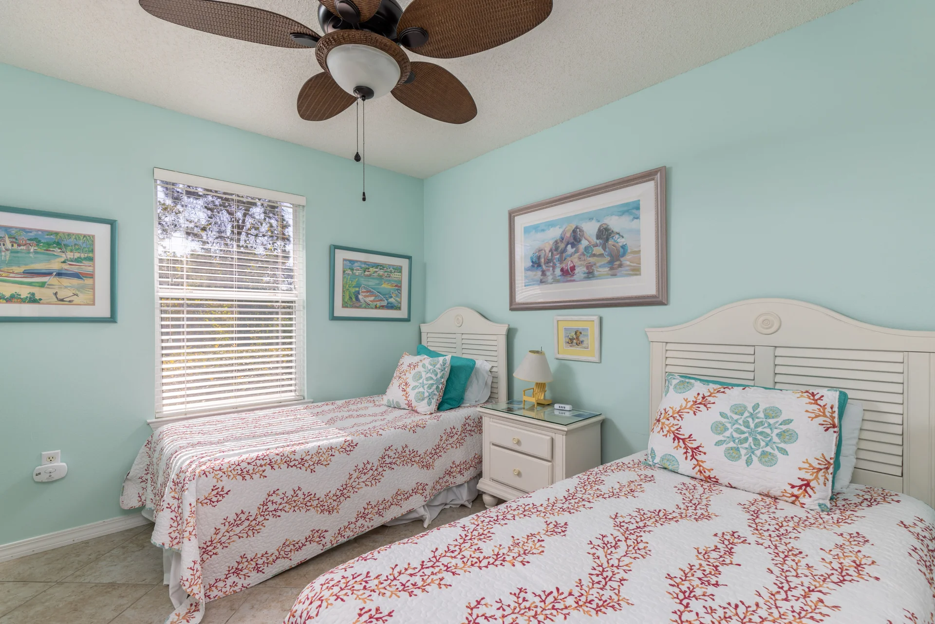 Large Private Beach! Pickleball! Pools! Hot Tub! Grills! Beach Service Included! - Photo 5